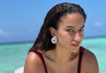 Elena Roxana Maria Fernandes Instagram - Strike a pose. . . . 📸 @titanofthesea 💍 @umeshjivnani Location: @kinanhotels #strike #posing #blue #maldives #sea #sky #summervibes #summer #swim #beach #travel #traveldiaries #shoot #maldivestravel #kinanhotels #hotbod #hotness #slay #bodypositivity #natural #body #skin #beachbody #pose #lingerie #ootd #outfitoftheday Maldives