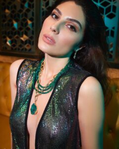 Elnaaz Norouzi Instagram - 🤎
.
.
.
.
.
.
.
.
For: @facemag.in
Creative Director: @farrahkader
Photographed by: @vievekdesai
Stylist: @sameerkatariya92
Makeup Artist: @riyasheth.makeuphair
Hair Stylist: @farah_kadkotra
Interview by: @tanishka.juneja
Wearing: Outfit: @nikhilthampi & @labelrsvp
Accessories: @thepopular
Heels: @tiesta.shoes