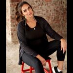 Esha Deol Instagram - Why wait until new years when you can start working towards your goals right now? Get into a routine, plan a nutritious diet and have your workout chart ready. Let today be the day you want to see a change in your body and mindset! 💪🏼 @engn.in #OwnYourGame #PerformBetter #WednesdayMotivation #PerformanceWear #ActiveWear #WomensFitness #HealthyLifestyle #WomensWear #Fit #Dance #EshaDeol #ENGN #EDT #stayfit🧿♥️