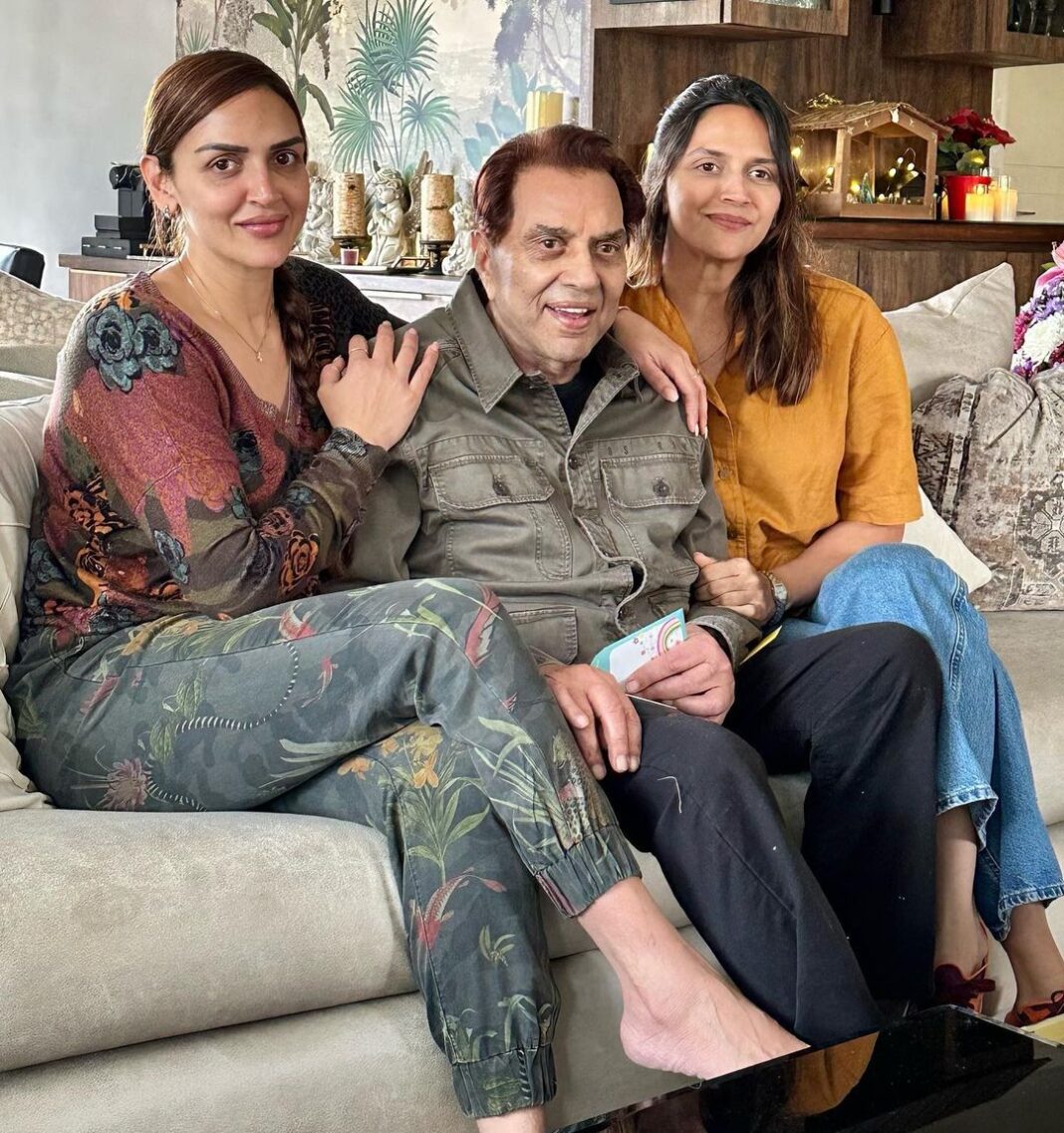Esha Deol Instagram - Happy birthday papa ♥️😘🧿🤗♥️ I pray for you to always be healthy & happy. Because of you we are….. you are our pillar of strength. Always the strongest . We simply just love & adore you. Love u ♥️🙏🏼 #family #HappyBirthday #ApkaDharam #Famjan #grateful #familytime #mydadmyhero #Eshadeol #happybirthday #gratitude 🧿♥️