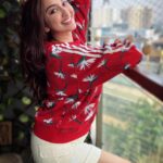 Eshanya Maheshwari Instagram - Hello! December ❤️✨🎅🎄 It’s that time of the year, Where everything is magical and no fear 😇 #hellodecember #favouritemonth #christmastime #christmasvibes #christmasootd #red #esshanyamaheshwari #esshanya #happiness #allsmiles