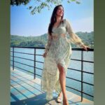 Eshanya Maheshwari Instagram - Relationship status: Committed to inner peace, growth, self love and gratitude 😇✌🏻✨🧿🫶🏻 #selflove #grattitude #travel #travelblogger #esshanya #esshanayamaheshwari Aamby Valley City