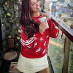 Eshanya Maheshwari Instagram - Hello! December ❤️✨🎅🎄 It’s that time of the year, Where everything is magical and no fear 😇 #hellodecember #favouritemonth #christmastime #christmasvibes #christmasootd #red #esshanyamaheshwari #esshanya #happiness #allsmiles