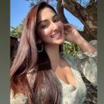 Eshanya Maheshwari Instagram - Relationship status: Committed to inner peace, growth, self love and gratitude 😇✌🏻✨🧿🫶🏻 #selflove #grattitude #travel #travelblogger #esshanya #esshanayamaheshwari Aamby Valley City