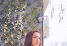 Eshanya Maheshwari Instagram - Kaisa laga naya version..? 💜 #saree #sareelove #fanrequest #esshanyamaheshwari #esshanya #desigirl #reelsinstagram #instareels