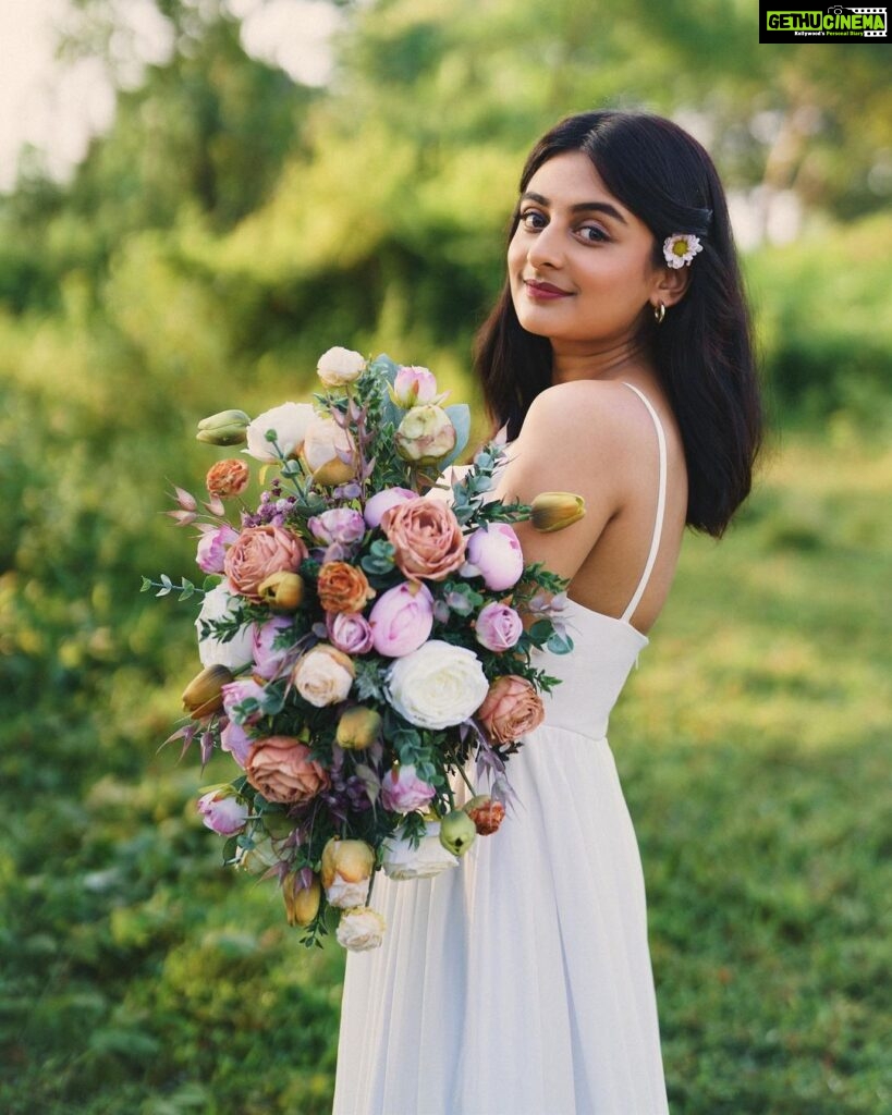 Esther Anil Instagram - Not my wedding. 😬 Dress beautifully done by @mirach_official Make up @prabin_makeupartist Photo by @evan.anil 💐 @highrangeflora