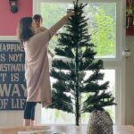 Evelyn Sharma Instagram - Tis the season 🧚‍♀️✨ time to put up the Christmas tree 🎄 with my little puppet.. 🥰 What’s your favourite Xmas tradition? 💖 #Aussiexmas #christmas2022 #christmastree