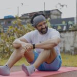 Farhan Akhtar Instagram - That feeling when you think the session is over and your trainer calls you back for one last set .. 🧐😂😂 #FarOutdoors #stayfit
