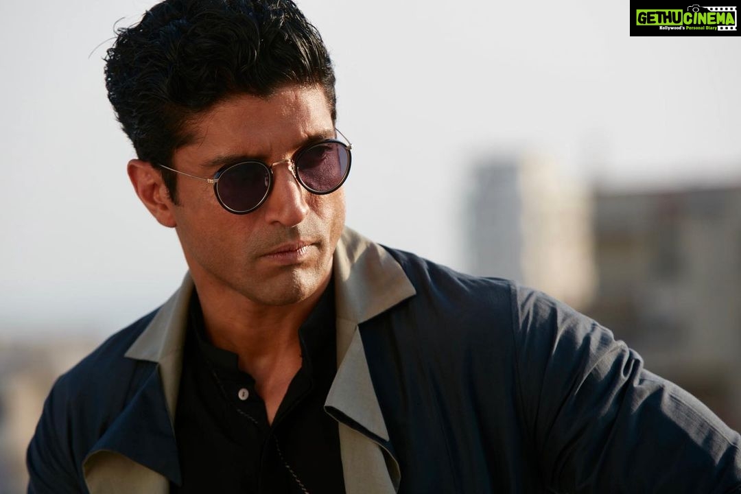 Farhan Akhtar Instagram - Every day is an opportunity to learn from your past and redefine who you will be in your future. You are a constant work in progress. ❤️ #musing