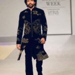 Farhan Akhtar Instagram - Walk this way. Congratulations to @siddartha_tytler on creating a stunning collection and putting on a great show. Must admit I felt very plush walking in your clothes 😎 .. onwards and upwards my friend. Big hug 😊 @fdciofficial #icw2022 #delhi Hair @saurabhbhatkar Make up @swapnil_pathare