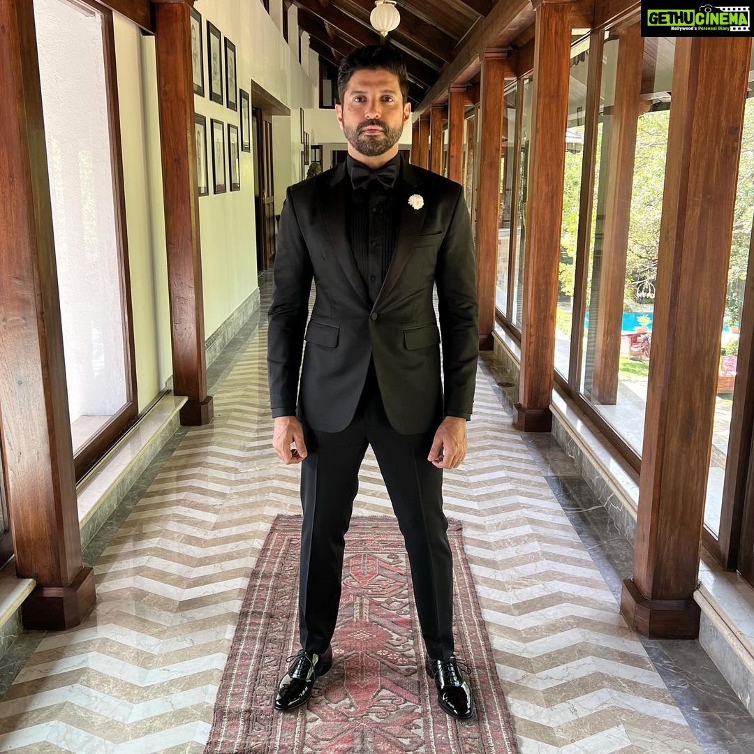 Farhan Akhtar Instagram - Black on black is my new jam 😎 #FarOutLook