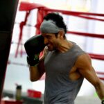 Farhan Akhtar Instagram - Blasting into the week .. #MondayMatters #boxing #gym #trainhard #burn #fitnessmotivation #getmoving #toofaan #toduntaak