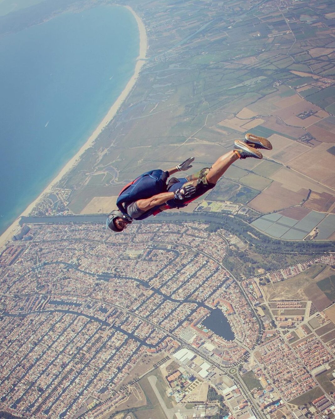 Farhan Akhtar Instagram - What every Sunday should feel like .. ❤️ #FarOutdoors #freeflying #skydiving #adventure #lifestyle #spain #empuriabrava