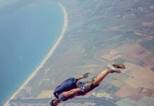 Farhan Akhtar Instagram - What every Sunday should feel like .. ❤️ #FarOutdoors #freeflying #skydiving #adventure #lifestyle #spain #empuriabrava