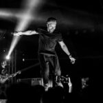 Farhan Akhtar Instagram - कूदा फाँदी करते रहो। सेहत के लिये अच्छा है। @farhanliveofficial #stagephotography #concert #livemusic #blackandwhite #FarOutdoors Image @akhileshganatraphotography