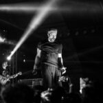 Farhan Akhtar Instagram – कूदा फाँदी करते रहो। सेहत के लिये अच्छा है। 
@farhanliveofficial #stagephotography #concert #livemusic #blackandwhite #FarOutdoors 

Image @akhileshganatraphotography