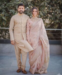 Farhan Akhtar Instagram - I do. @shibanidandekar ❤️

Thank you @sabyasachiofficial for giving my special day a unique golden touch like only you can. 😊❤️

Images - @sam_and_ekta 🙌🏽😊