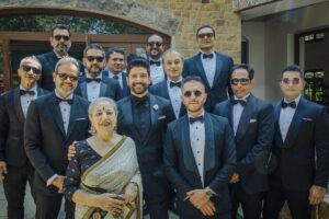 Farhan Akhtar Instagram - Friends. Family. Fun times. ☀️
@shibanidandekar ❤️

Images @sam_and_ekta 
Tuxedo @govindamehtaa