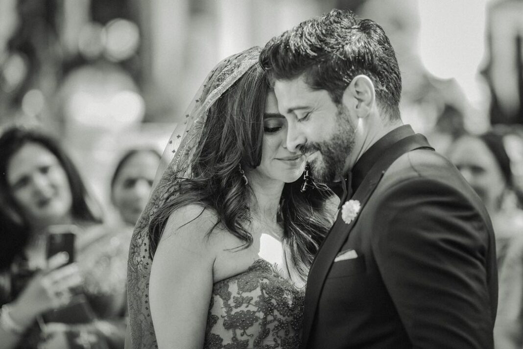 Farhan Akhtar Instagram - A few days ago, @shibanidandekar & I celebrated our union and we are deeply grateful to all those who did respect our need for privacy on the day. The celebration however, is incomplete without sharing some precious moments with you and seeking your blessings as we begin our journey across the skies of time, together. With love from us to you ❤️🙏🏽 Images- @sam_and_ekta 🙌🏽 Tuxedo - @govindamehtaa 😎