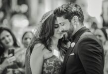 Farhan Akhtar Instagram - A few days ago, @shibanidandekar & I celebrated our union and we are deeply grateful to all those who did respect our need for privacy on the day. The celebration however, is incomplete without sharing some precious moments with you and seeking your blessings as we begin our journey across the skies of time, together. With love from us to you ❤️🙏🏽 Images- @sam_and_ekta 🙌🏽 Tuxedo - @govindamehtaa 😎