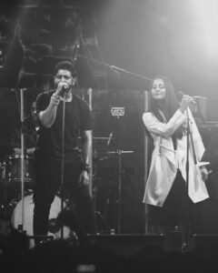Farhan Akhtar Instagram - About last night. Thank you Pune .. you were AMAZING!! 🤘🏽🤘🏽🤘🏽🤘🏽❤️ 

farhanliveofficial #bollyboomindiatour #musiclove #giglife 

Images: @haintohhain 😊🙏🏽