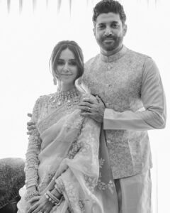 Farhan Akhtar Instagram - I do. @shibanidandekar ❤️

Thank you @sabyasachiofficial for giving my special day a unique golden touch like only you can. 😊❤️

Images - @sam_and_ekta 🙌🏽😊