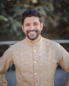 Farhan Akhtar Instagram - I do. @shibanidandekar ❤️

Thank you @sabyasachiofficial for giving my special day a unique golden touch like only you can. 😊❤️

Images - @sam_and_ekta 🙌🏽😊