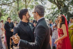 Farhan Akhtar Instagram - Sun. Smiles. Steps. ☀️😊🕺🏼
@shibanidandekar ❤️

Images @sam_and_ekta