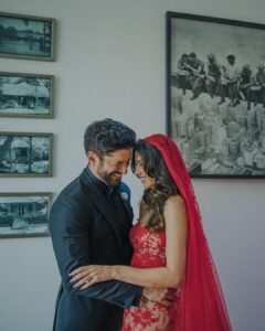 Farhan Akhtar Instagram - Mera gown mera lace ❤️
@shibanidandekar 

Images @sam_and_ekta 
Tuxedo @govindamehtaa