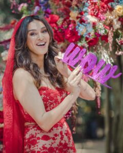 Farhan Akhtar Instagram - Mera gown mera lace ❤️
@shibanidandekar 

Images @sam_and_ekta 
Tuxedo @govindamehtaa