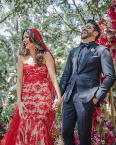 Farhan Akhtar Instagram - Mera gown mera lace ❤️
@shibanidandekar 

Images @sam_and_ekta 
Tuxedo @govindamehtaa