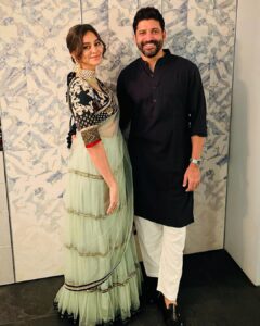 Farhan Akhtar Instagram - Diwali duo #lightingupmylife @shibanidandekar ❤️