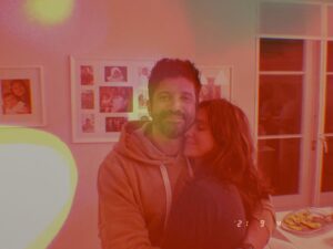 Farhan Akhtar Instagram - Frame 36. #ifyouknowyouknow 
@shibanidandekar ❤️