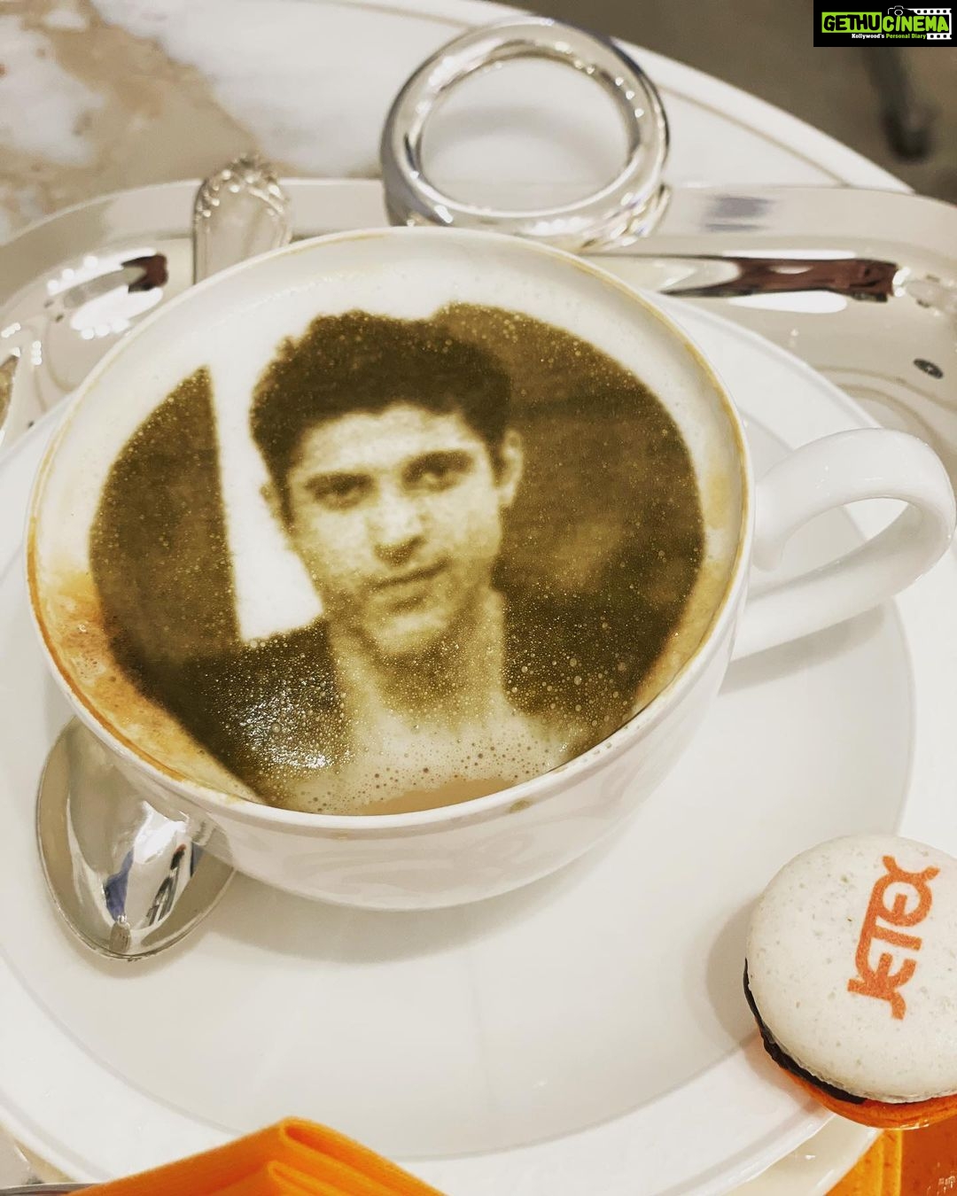Farhan Akhtar Instagram - Foam Form ☕️ #coffeetime at the airport .. thanks for the sweet gesture team