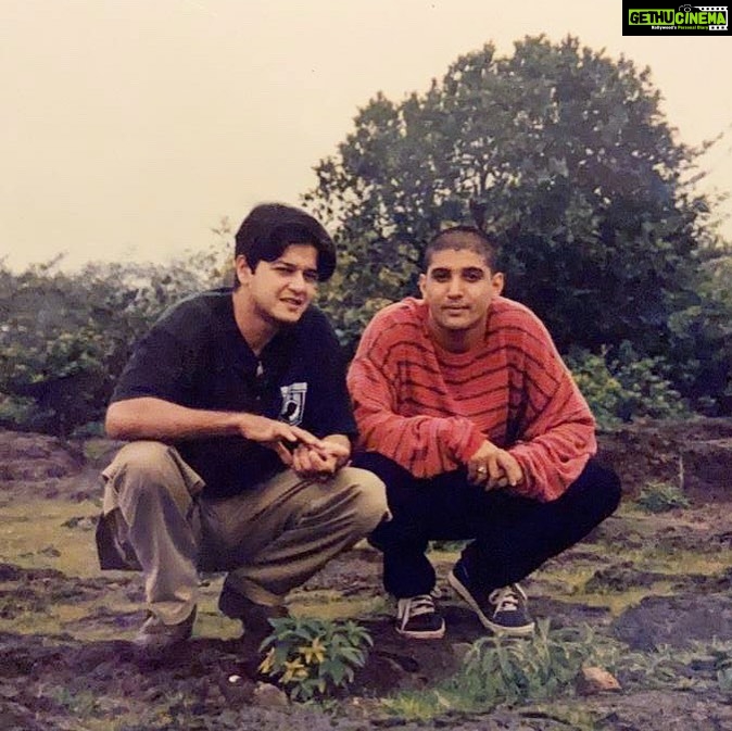 Farhan Akhtar Instagram - A day late on this one but was so busy yesterday talking to the same guy in the picture that I forgot to post it. Happy birthday @rocstah .. 30 years gone by & the only thing thatโs changed is that weโve swapped hairstyles. ๐๐๐ love you man ..