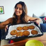 Farhan Akhtar Instagram - Baker alert. 👩🏻‍🍳🍪 #healthycookies courtesy @shibanidandekar 😊❤️