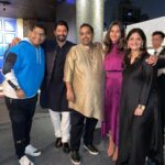 Farhan Akhtar Instagram - Happy birthday @shankar.mahadevan .. and thanks for a memorable evening .. stay blessed. Love you.