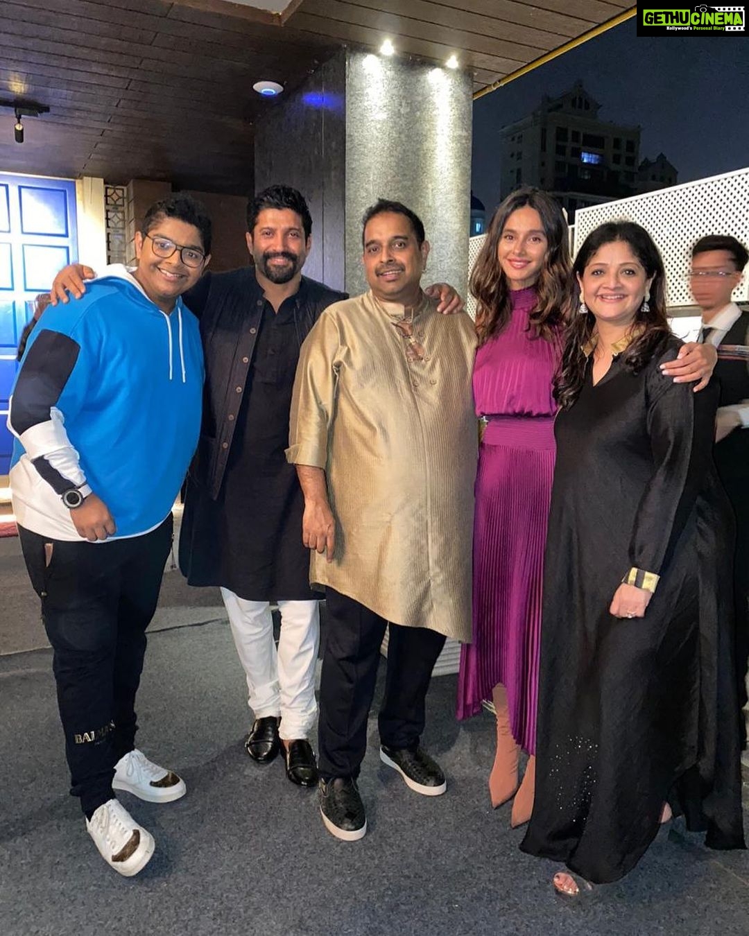 Farhan Akhtar Instagram - Happy birthday @shankar.mahadevan .. and thanks for a memorable evening .. stay blessed. Love you.