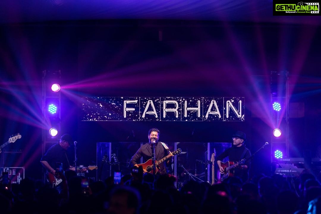 Farhan Akhtar Instagram - To all the beautiful people who were there last evening, You made our very first ‘Echoes’ concert more memorable than hoped for. Thank you from the bottom of my heart for your love and energy. Massive love right back at you. 🤘🏽❤️ See you soon. Images @akhileshganatraphotography #music #mumbai #live #concert #palladium #Echoes @phoenixpalladium