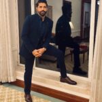 Farhan Akhtar Instagram - Sometimes it’s alright to feel blue. 💙 #aboutlastnight #farhanlive #mumbai Suit - @tisastudio Shoes - @brunexbareskin Stylist - @divyakdsouza Asst. Stylist - @khushi46 Hair - @saurabhbhatkar Make up - @swapnil_pathare