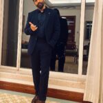 Farhan Akhtar Instagram - Sometimes it’s alright to feel blue. 💙 #aboutlastnight #farhanlive #mumbai Suit - @tisastudio Shoes - @brunexbareskin Stylist - @divyakdsouza Asst. Stylist - @khushi46 Hair - @saurabhbhatkar Make up - @swapnil_pathare