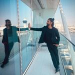 Farhan Akhtar Instagram - Black. Balcony. Bay. Bring it on. 😎 #CredaiNatcon2022 #abudhabi @BRustomjee @CREDAINational Suit @weareperona Stylist @divyakdsouza Asst Stylist @khushi46