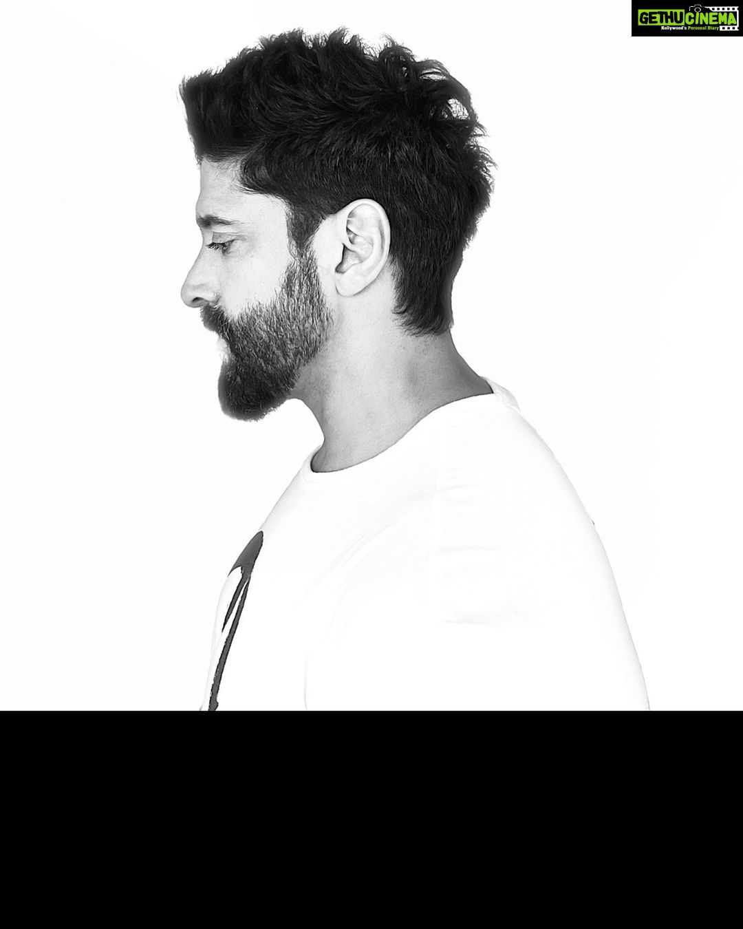 Farhan Akhtar Instagram - New profile picture. #thatsit