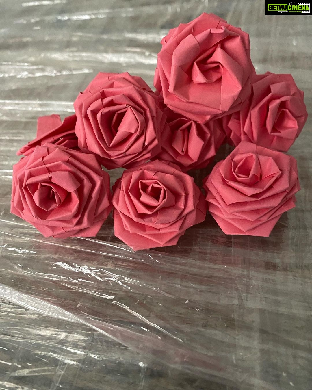 Fathima Babu Instagram - #papercrafts #papercrafting #paperflower #origamiflowers #origamilove #origamiflower