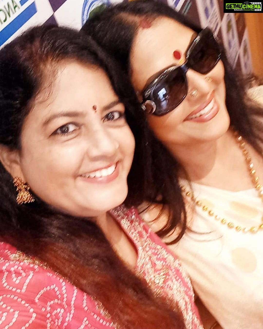 Fathima Babu Instagram - Selfie with news anchor Shanthi