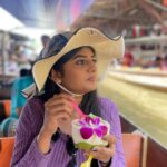Gabriella Charlton Instagram - Shopping and eating while floating was a bliss 😌 @touronholidays #bangkokvacation #bangkokfloatingmarket Floating Market, Bangkok, Thailand