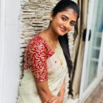 Gabriella Charlton Instagram - Who is excited for this week’s episodes? 🤩 Saree and blouse by @sdduniqueboutique_97 🫶 #eeramanarojave2