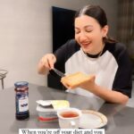 Gauahar Khan Instagram - Bread speaks to me . The toughest to give up and the most delicious to eat . Hahahahaah 🍞 #youaremysoniya #trending #reelyfunny Dubai, United Arab Emiratesدبي