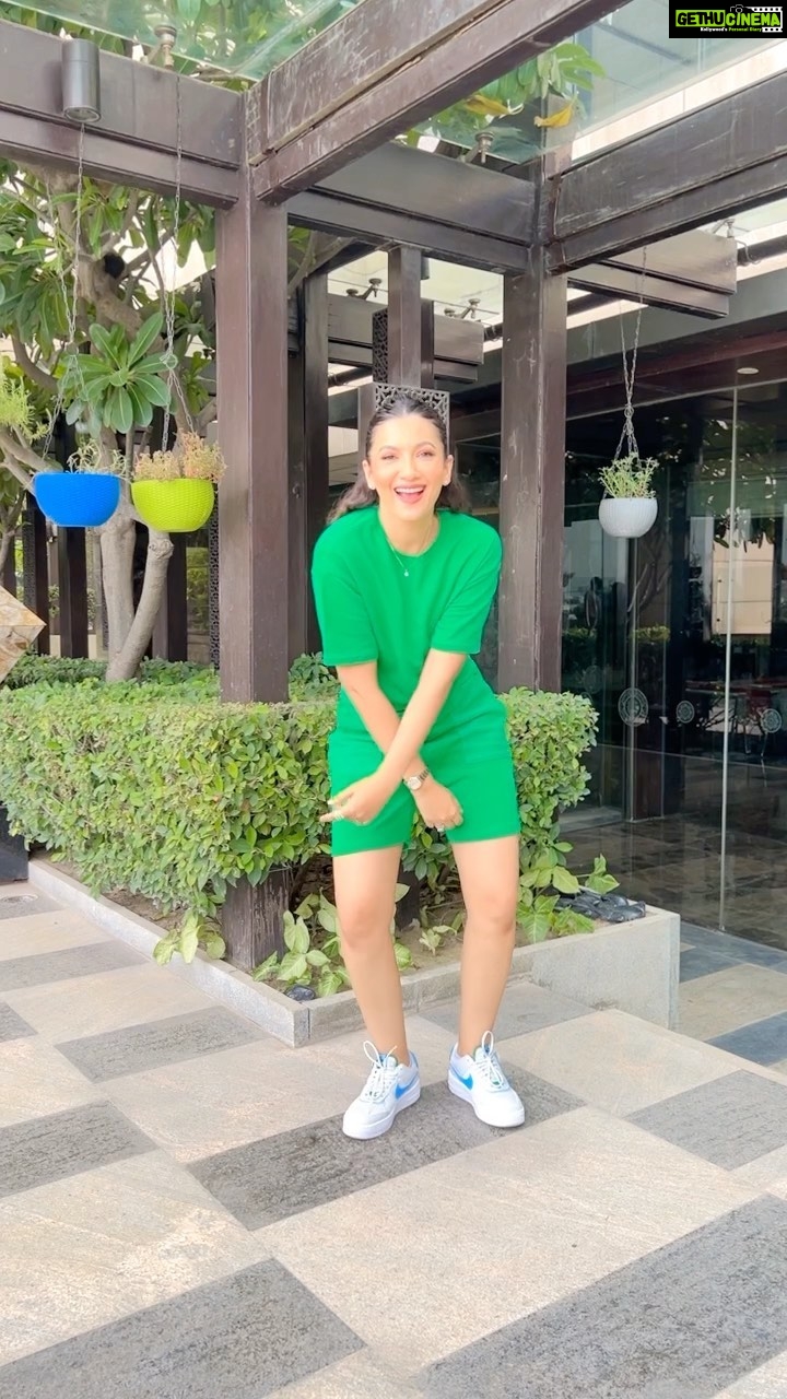 Gauahar Khan Instagram - On what does your heart say Oops ????? 😬😉💚 #comment #oopsdancechallenge #trendingreels #dancereels