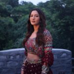 Gauahar Khan Instagram - She is an unsolved puzzle behind that simple smile . In frame - @gauaharkhan . Team - @vijaysolankiphotography @nandan_gori93 . #gauahar #gauahargeous #gauaharkhan🍁 #gauaharkhanfans #gauaharkhanfc #actorslife🎬 #bollywoodactoractress #musicset #musicsetup #talentedactors #viralpost2 #dicoverpage #likepost #likeposts❤️ #shareposṭ #saveposts #tagposts #spreadpostivevibes #celebrityphotographers #celebrityphotographer #portraitoffical #fashıonphotography Flim city Mumbai